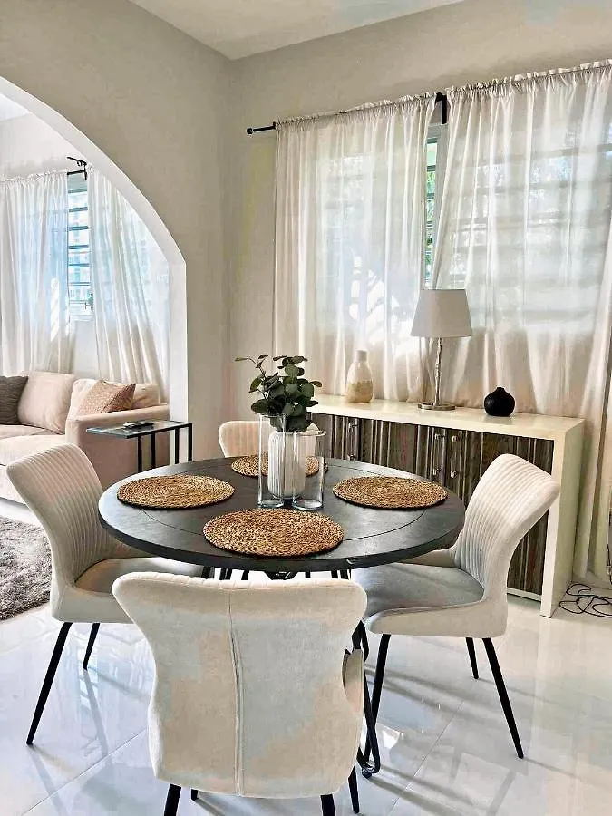Breathtaking 2-Bedroom Beachside Apartment Сан-Хуан