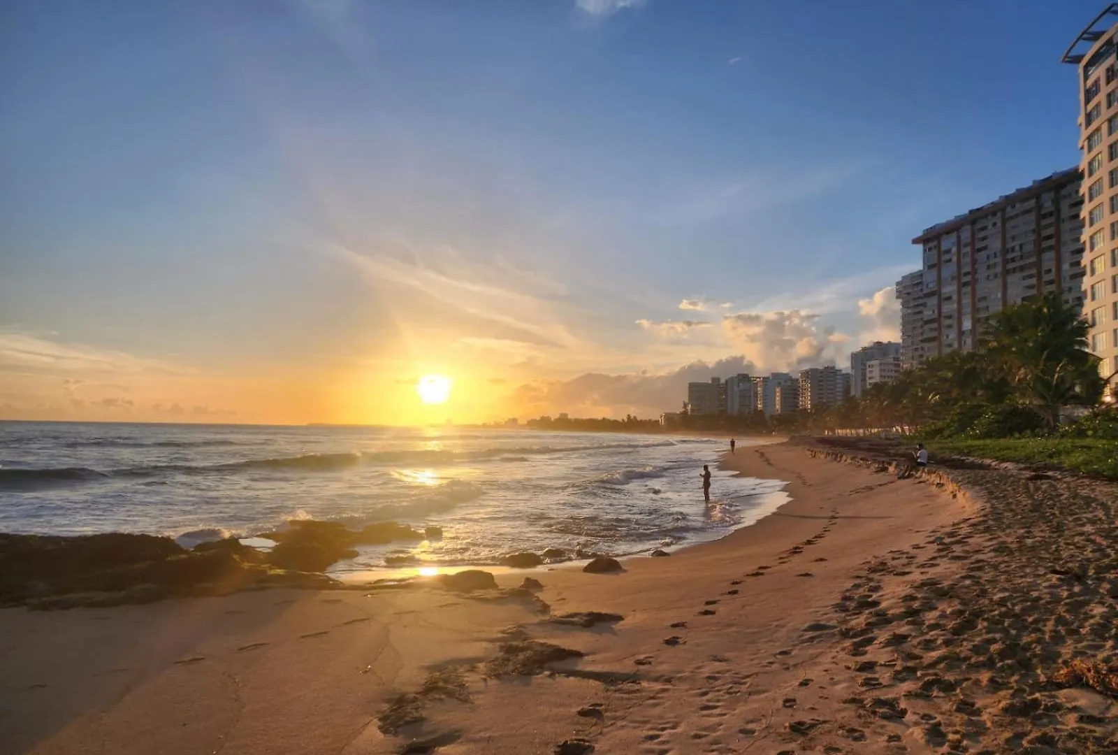 Breathtaking 2-Bedroom Beachside Apartment Сан-Хуан