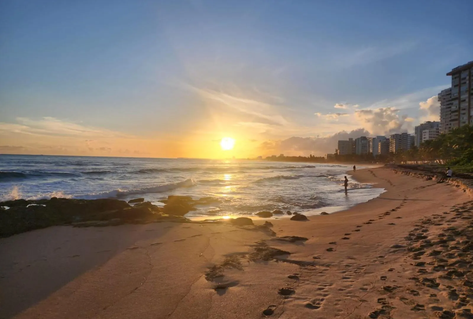 Breathtaking 2-Bedroom Beachside Apartment San Juan